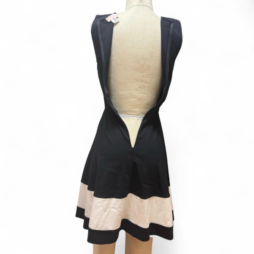 Black and Ivory color block stripe Sleeveless Fit-and-Flare Dress - Picture 2 of 4